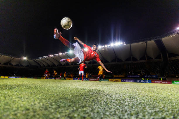 19岁285天，布鲁日前锋塔勒比是欧冠淘汰赛双响第4年轻的球员.